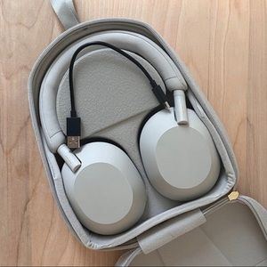 WH-1000XM5 Wireless Industry Leading Noise Canceling Headphones | Grey